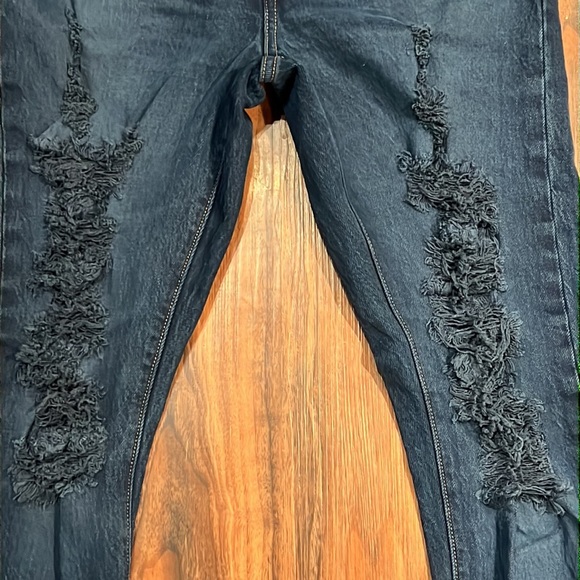NWOT Levi’s 501 Skinny Ripped - Picture 6 of 16
